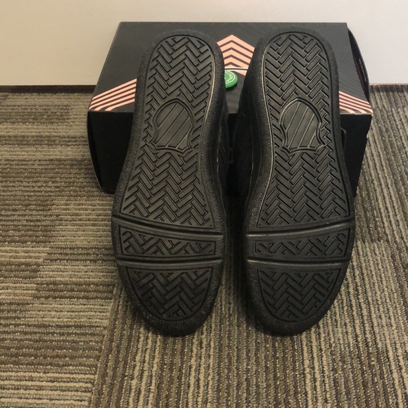 Gary V’s tennis shoes NIB - Picture 3 of 4